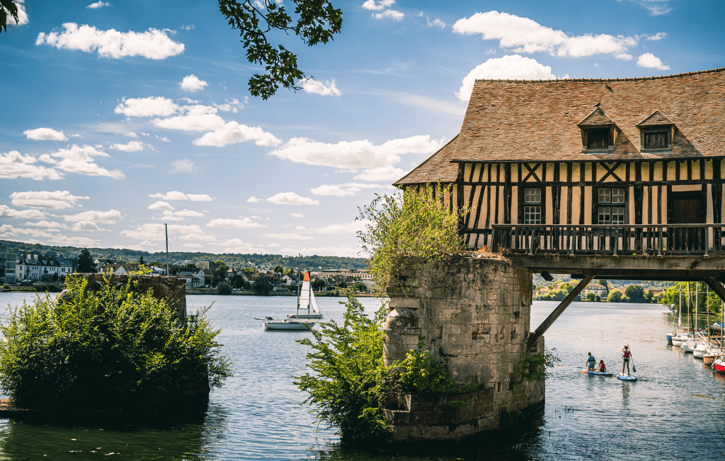 découvrez l'harmonie entre le temps et la nature dans 'the old mill', un voyage captivant à travers des paysages sereins et une ambiance intemporelle. plongez dans l'atmosphère poétique de ce lieu emblématique, où chaque instant révèle la beauté des éléments naturels.