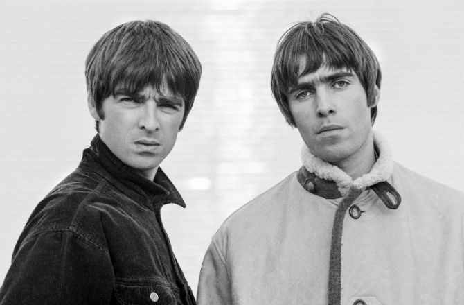 découvrez l'univers fascinant d'oasis et plongez dans l'esprit des années 90 avec notre exploration détaillée de la musique, de la mode et de la culture qui ont marqué cette décennie emblématique.