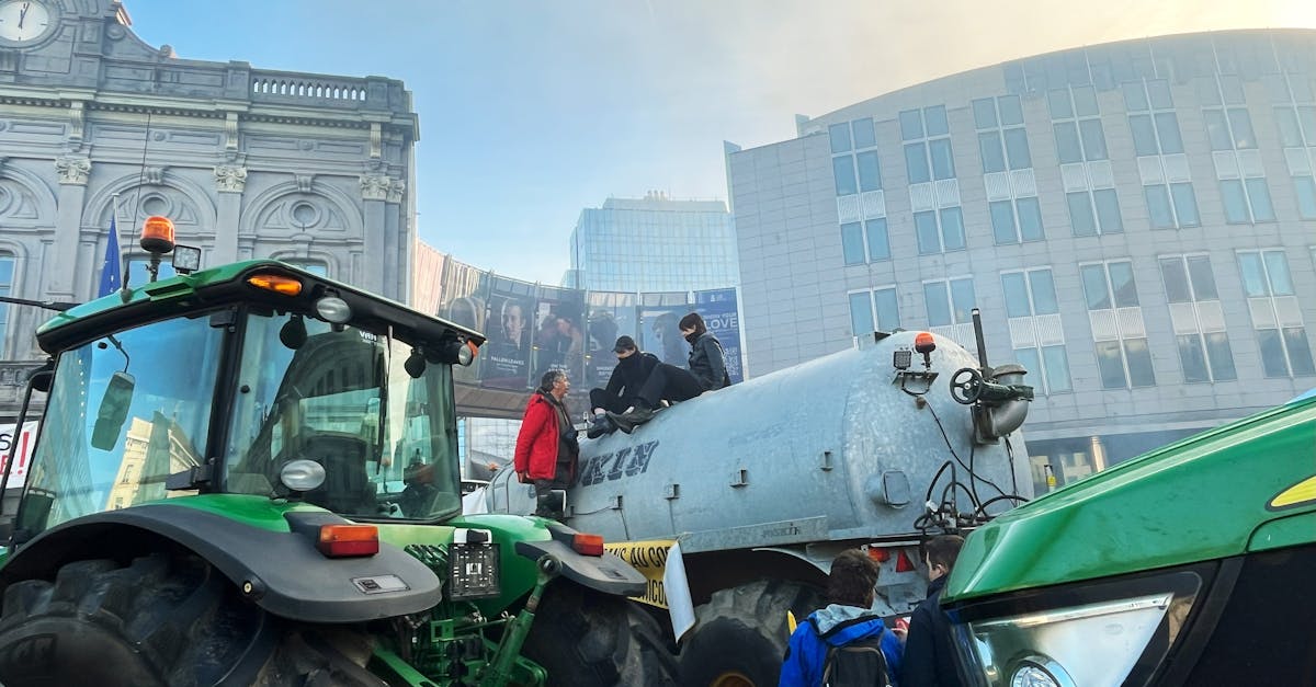 découvrez les revendications et les enjeux des manifestations agricoles. explorez comment les agriculteurs s'unissent pour défendre leurs droits et soutenir une agriculture durable.