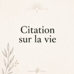 Un joli carnet ouvert avec des citations inspirantes sur la vie écrites à la main.