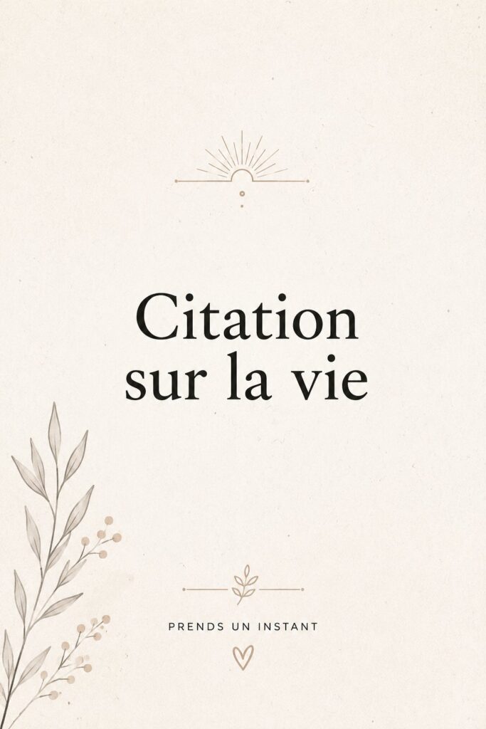 Un joli carnet ouvert avec des citations inspirantes sur la vie écrites à la main.