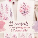 Une palette de couleurs aquarelle avec des pinceaux et un carnet de croquis.