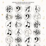 Gâteau décoré avec des notes musicales comestibles sur le dessus