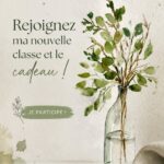 Femme participant à une classe en ligne, entourée de livres et d'un ordinateur