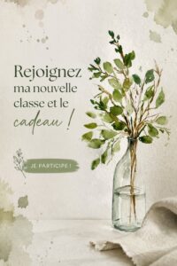 Femme participant à une classe en ligne, entourée de livres et d'un ordinateur