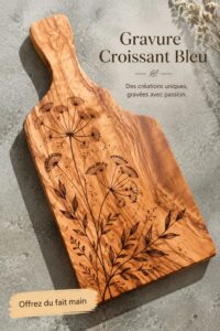 Une gravure élégante réalisée avec le Blu Crescent sur bois