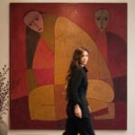 Une œuvre figurative de Peggy Kuiper illustrant des émotions intenses à travers des couleurs vibrantes.